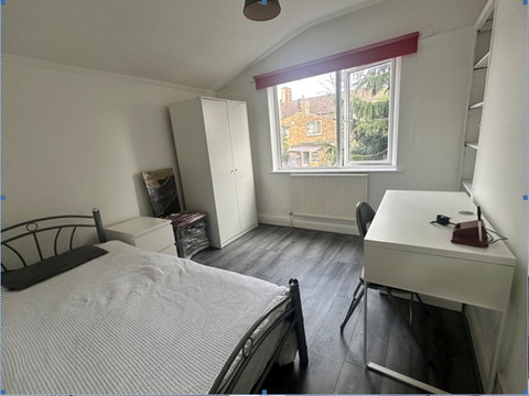 Endsleigh Gardens, Ilford IG1, Room to rent