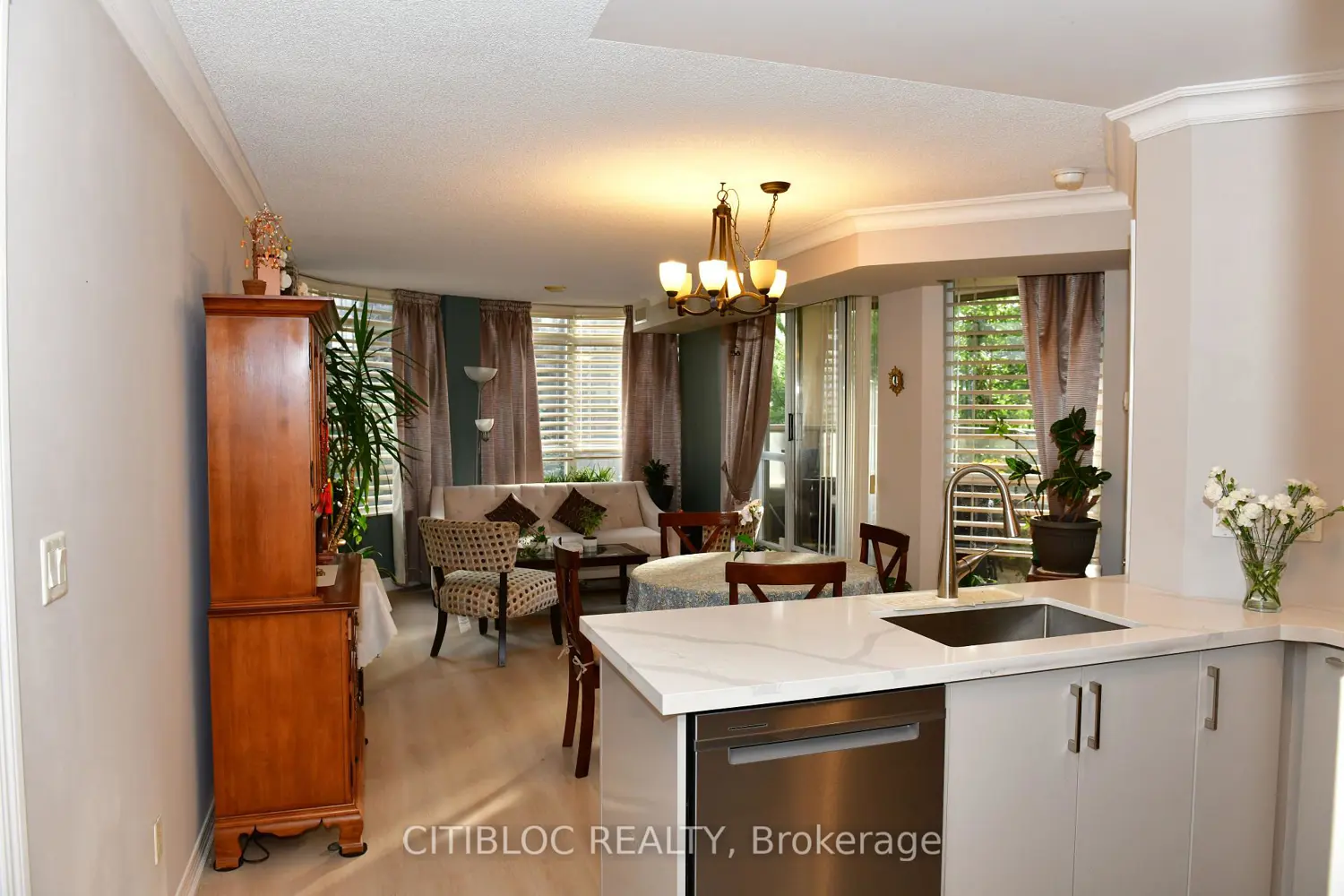 310 Burnhamthorpe Road 213
