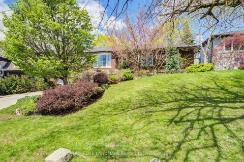 Additional image 8 of 102 Stratford Crescent, Toronto, ON, M4N 1C6