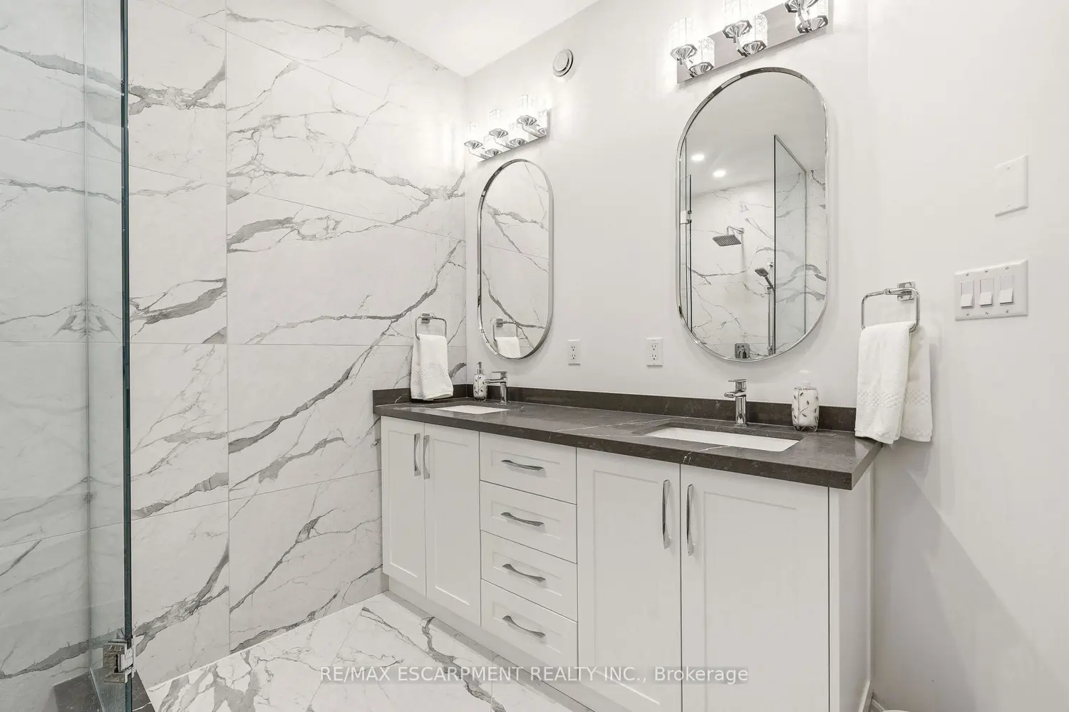 Additional image 4 of 4172 Stonebridge Crescent