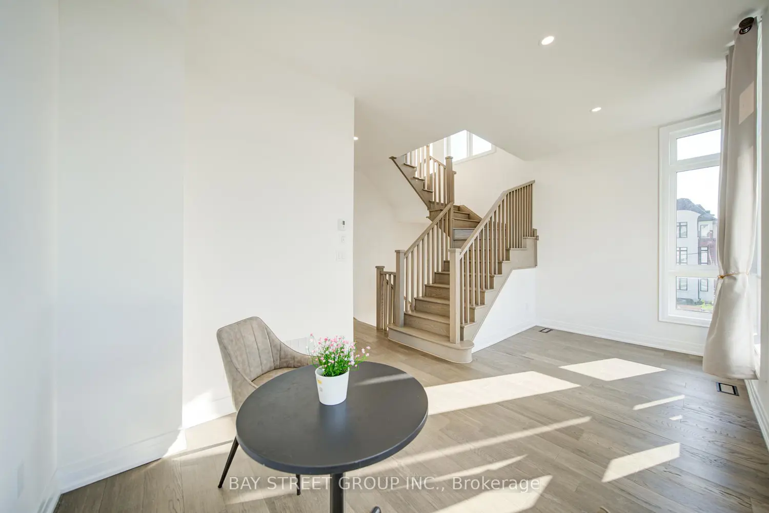 324 King Road photo 3