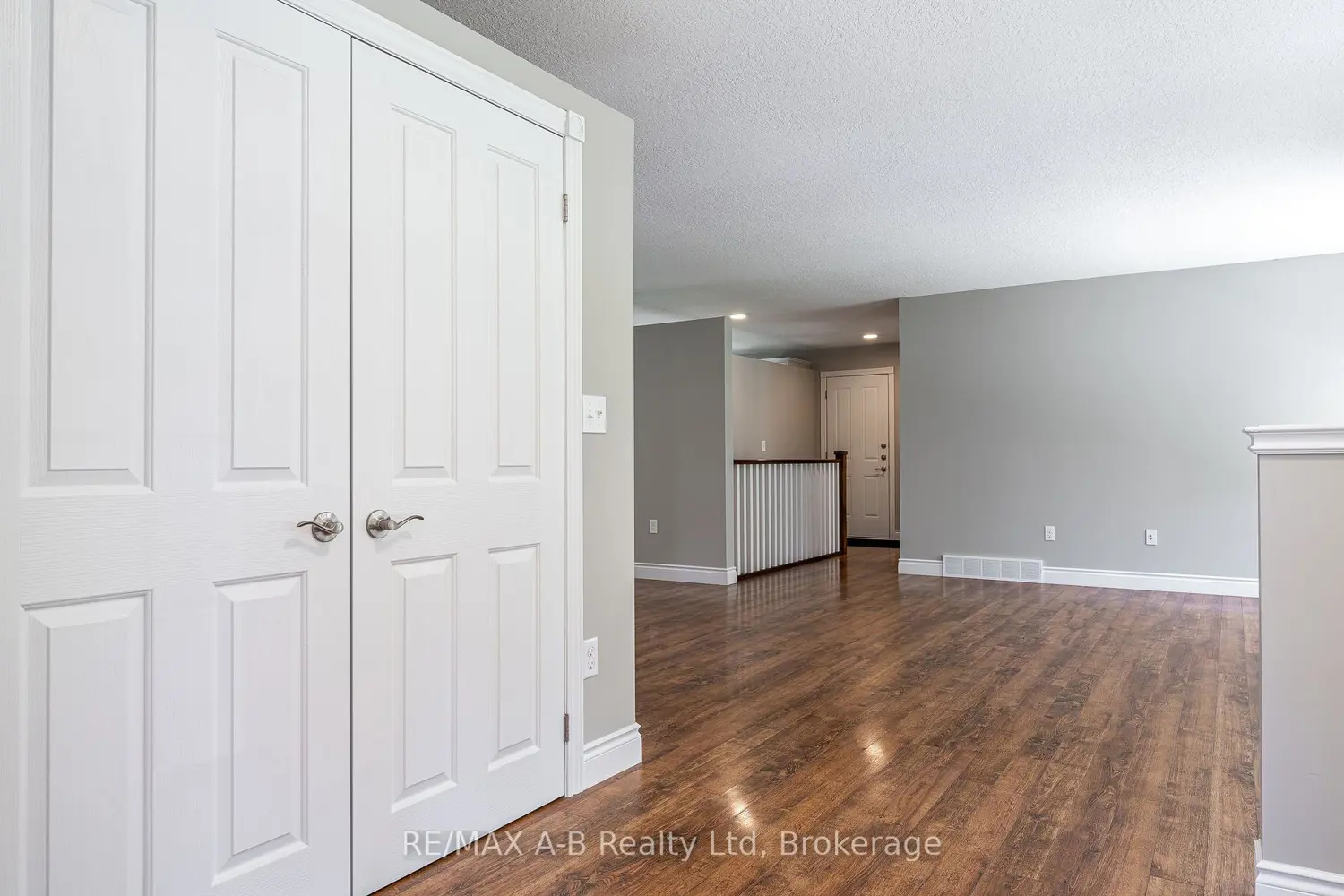 466 Water Street photo 5