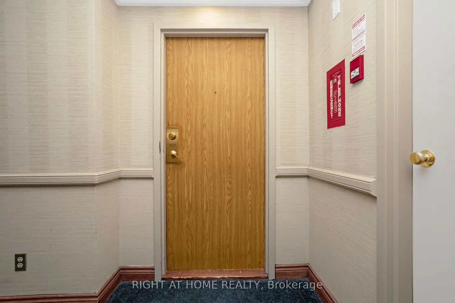 1360 Rathburn Road 1507 photo 2