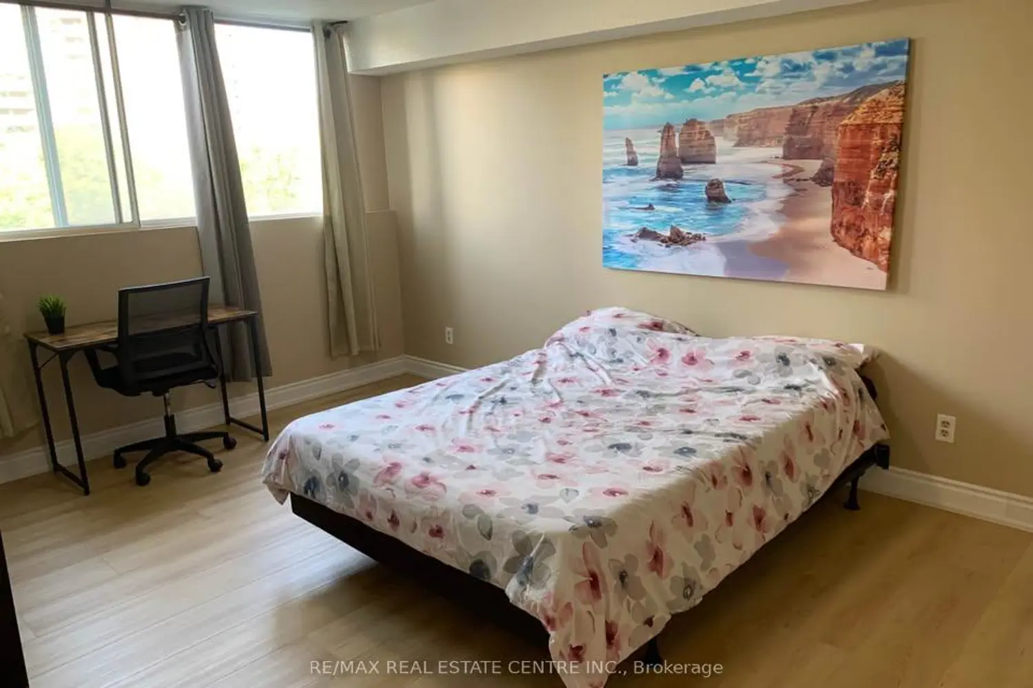 Additional image 6 of 3700 Kaneff Crescent 501