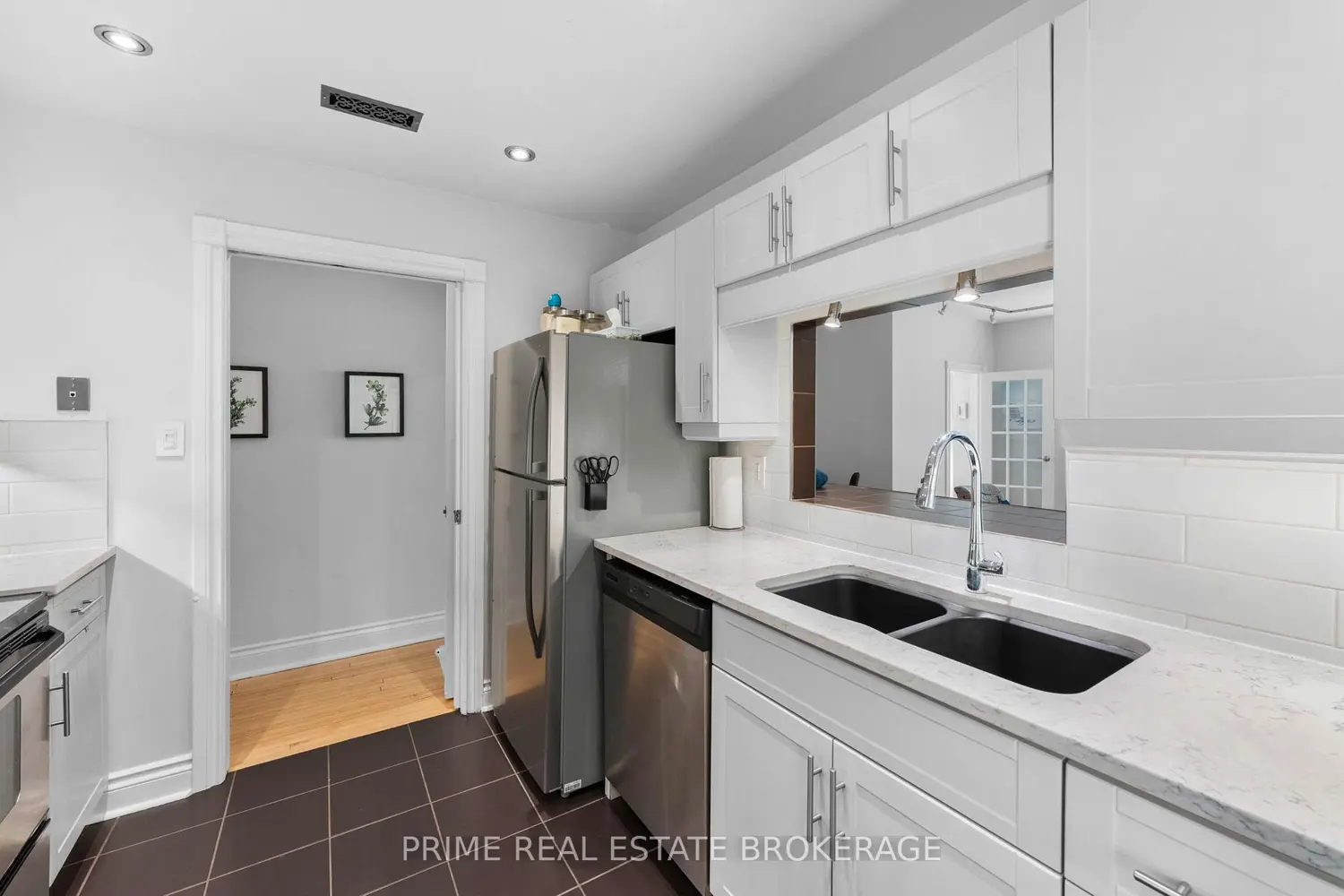 Additional image 3 of 460 Wellington Street 304