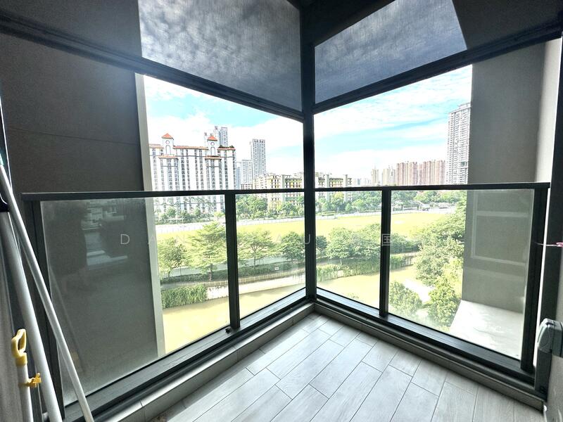 99 Prince Charles Crescent photo 2