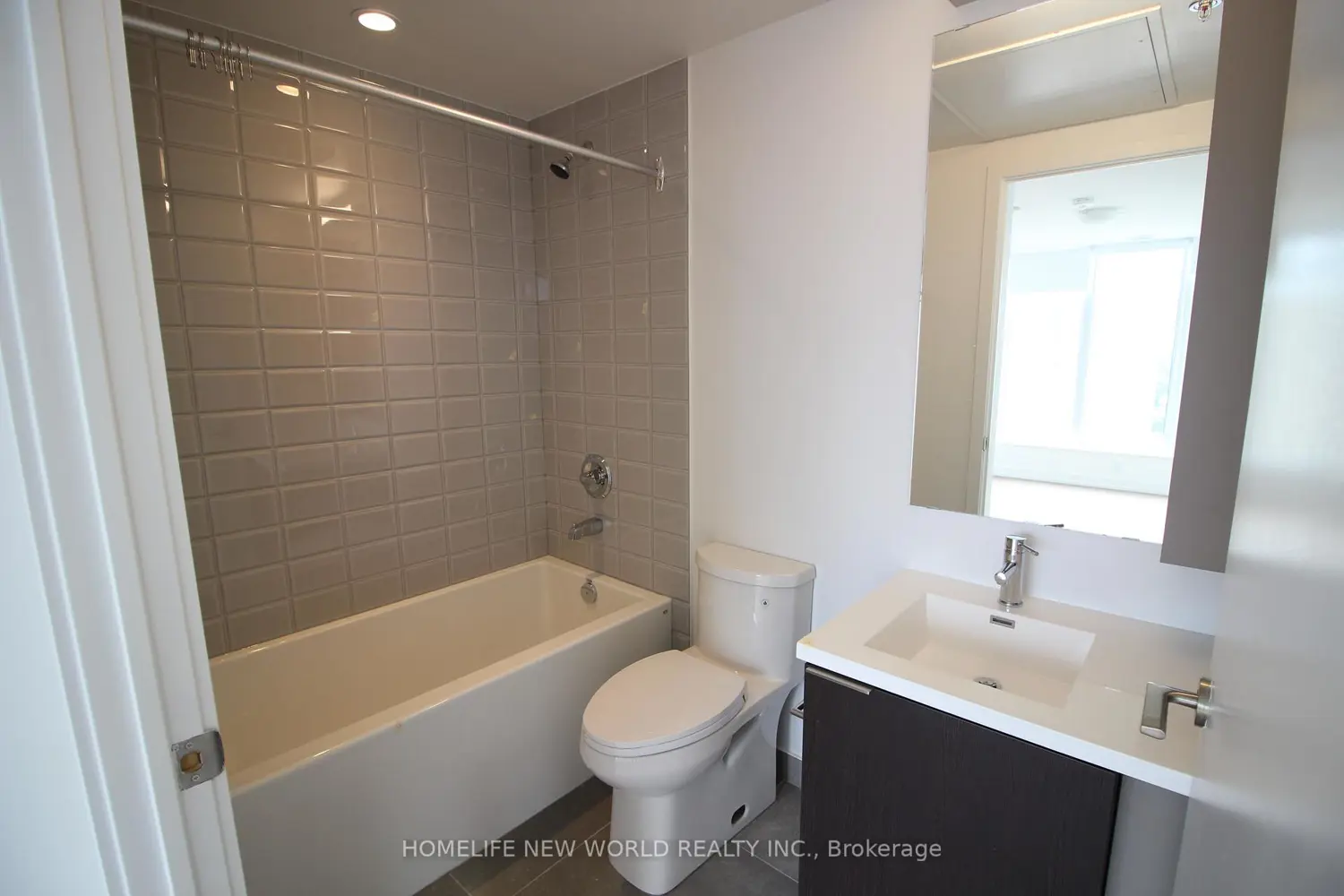 Additional image 4 of 203 College Street 906