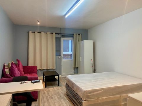 Bensham Grove, Thornton Heath CR7, Studio to rent
