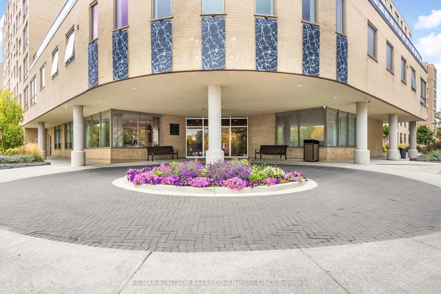 326 Major Mackenzie Drive 404