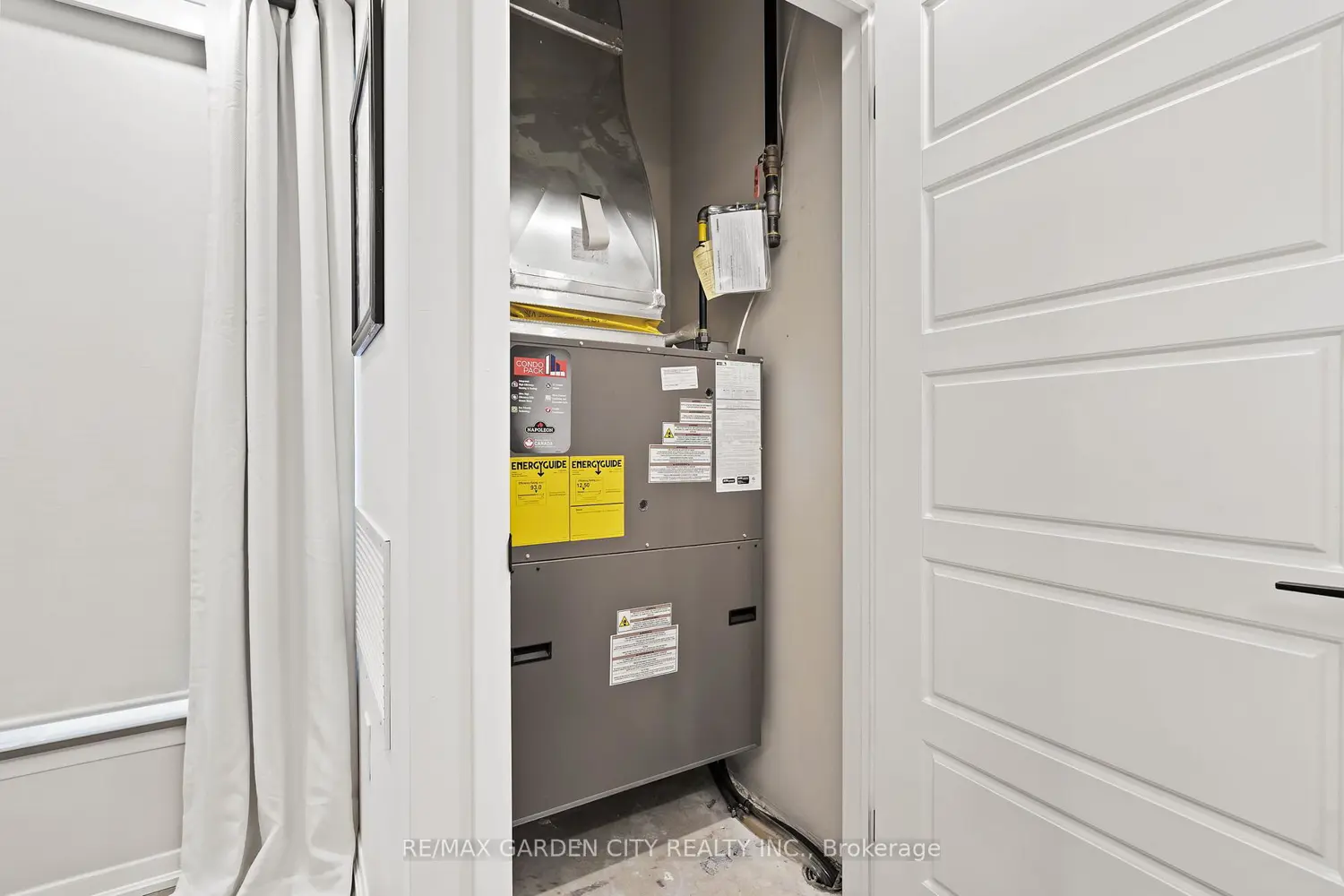 Additional image 16 of 3998 Victoria Avenue 105