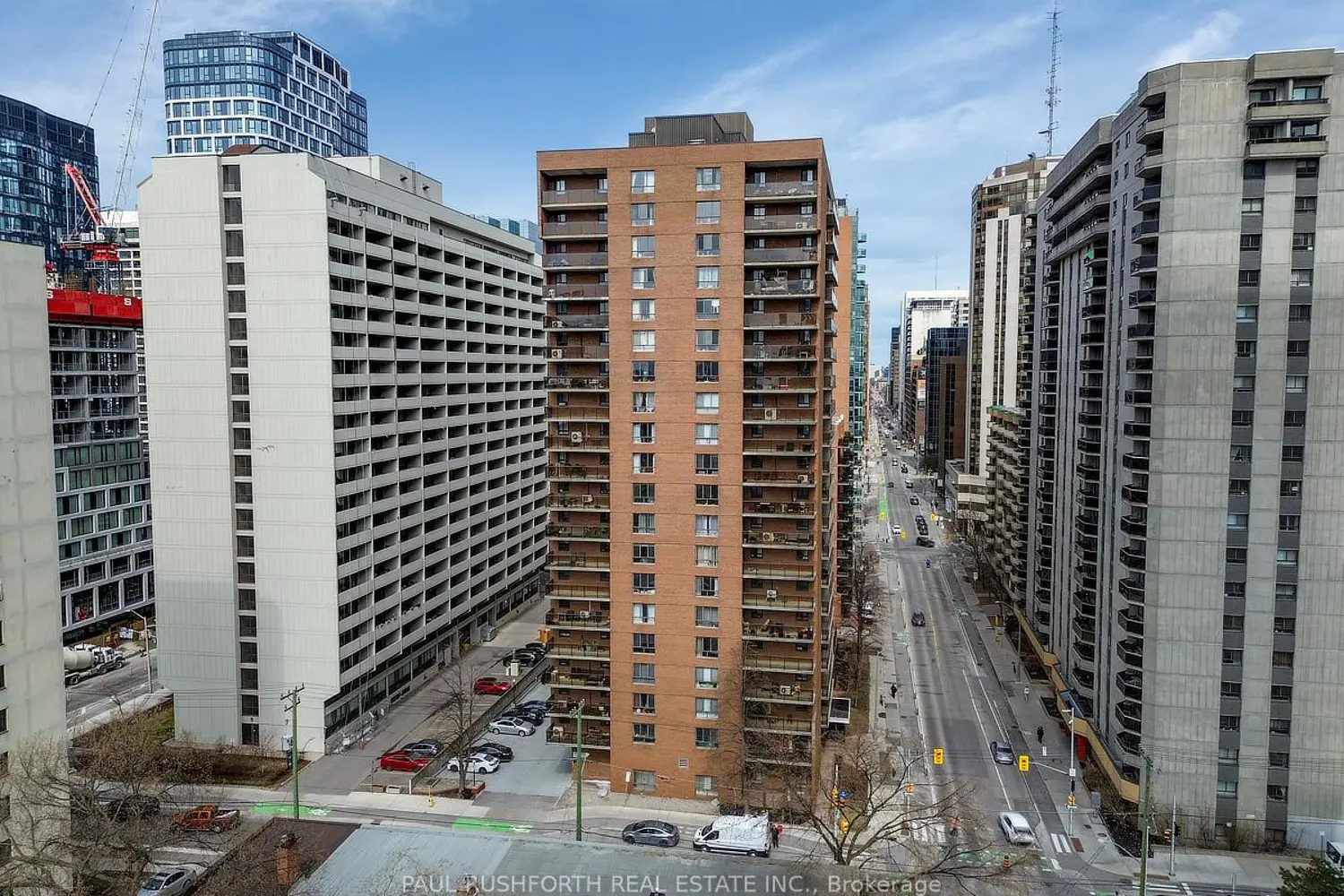 475 Laurier Avenue 1703