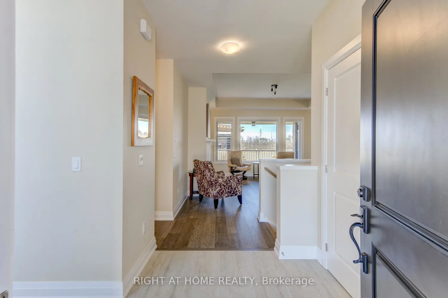 2043 Lockwood Crescent photo 3