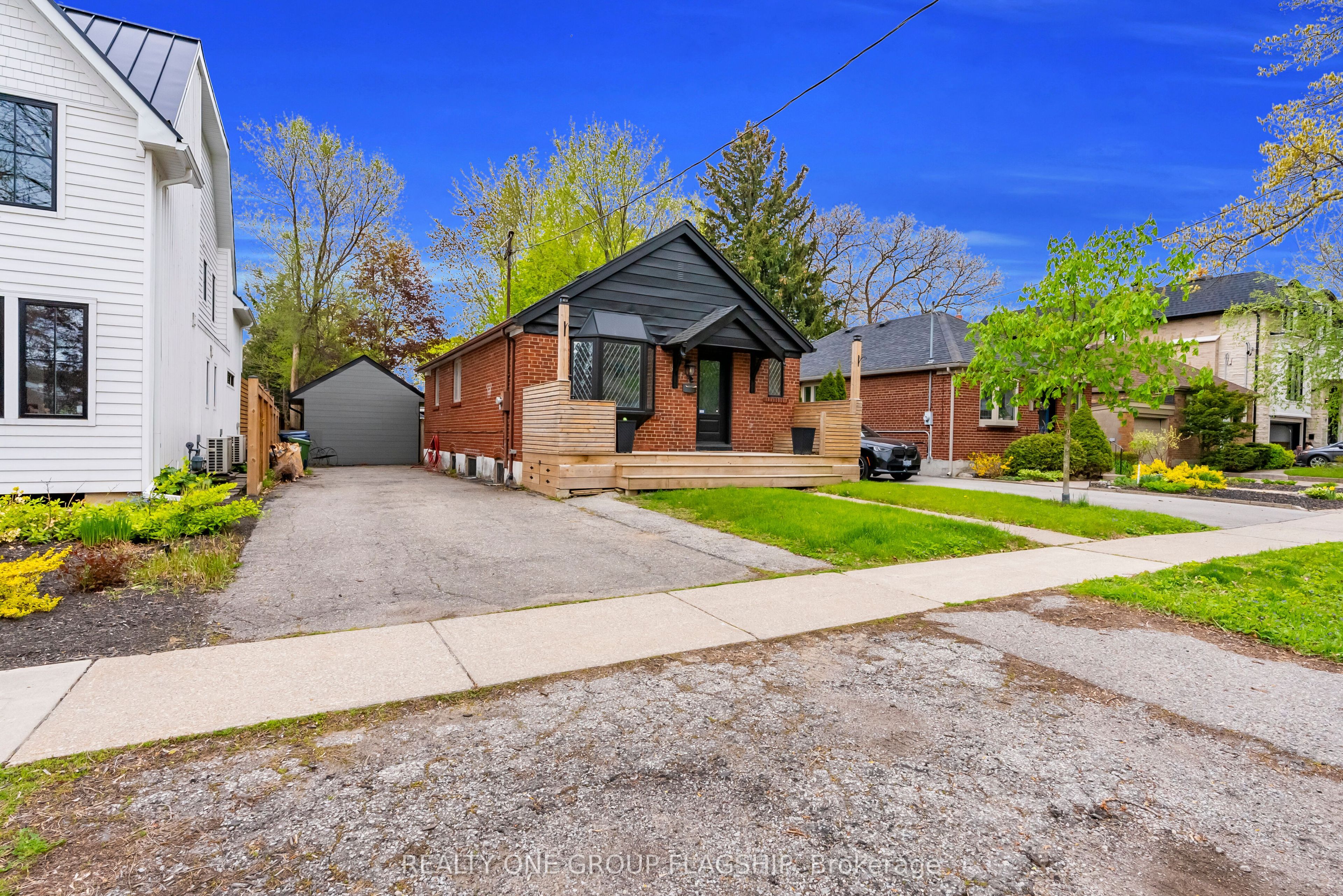 19 Yorkview Drive, Toronto, ON, M8Z 2G1