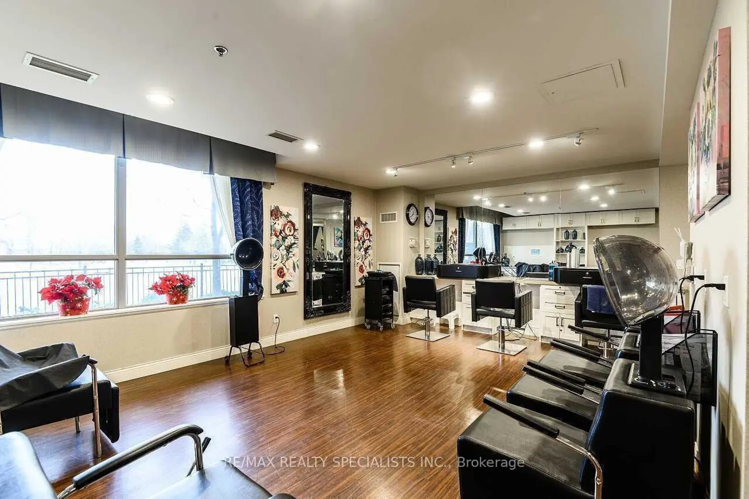 Additional image 19 of 830 Scollard Court 305