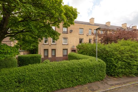 3/4 Loganlea Terrace, Edinburgh EH7