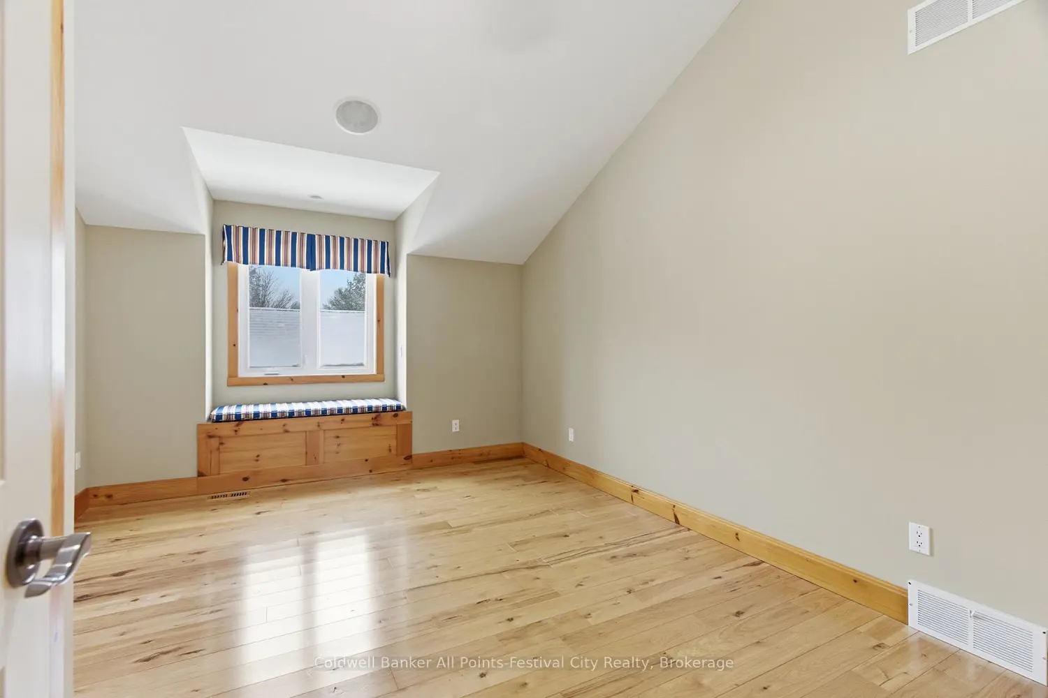 Additional image 8 of 35 Jane Street