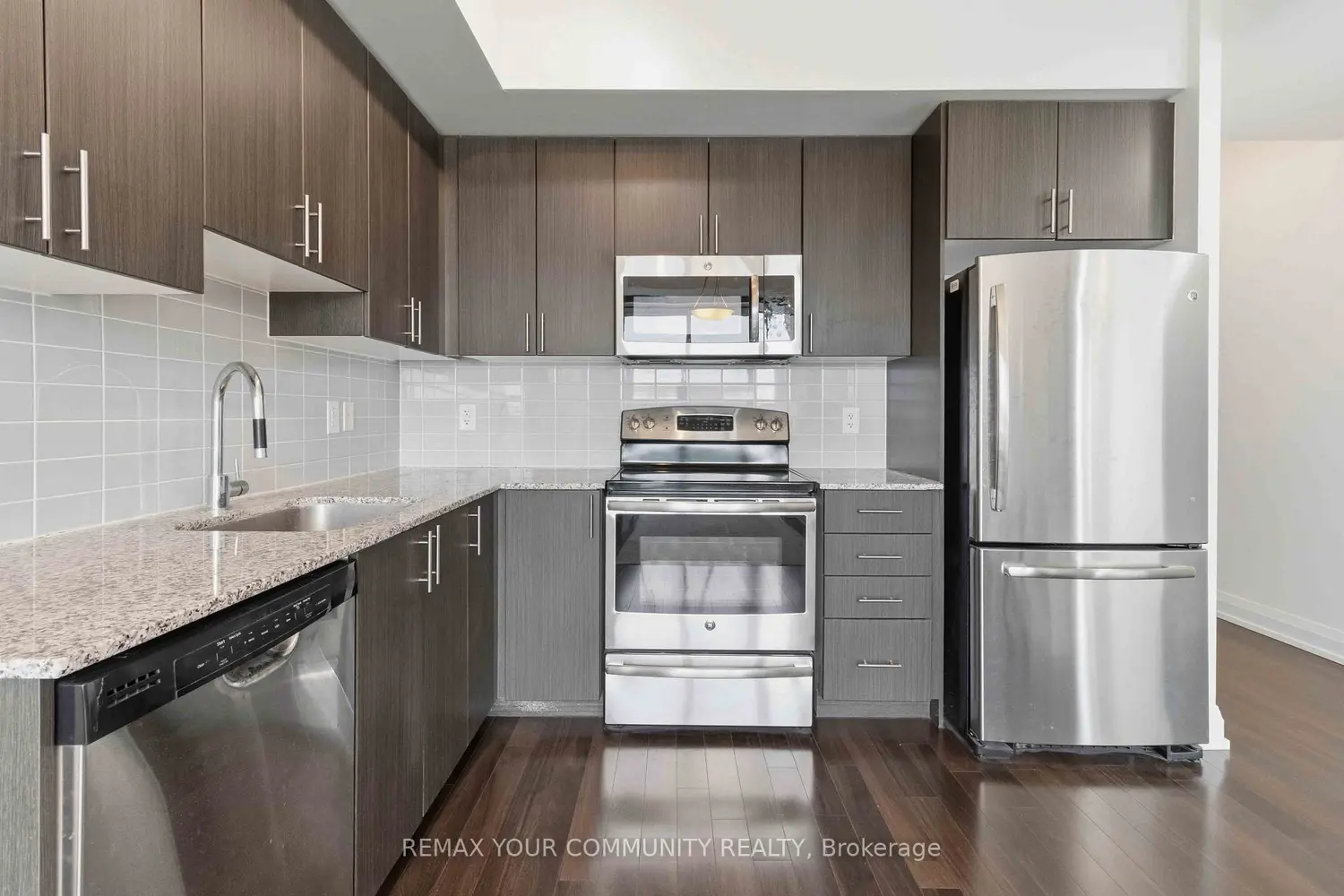 Additional image 5 of 7167 Yonge Street 418
