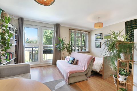 Lorrimore Road SE17, Studio to rent
