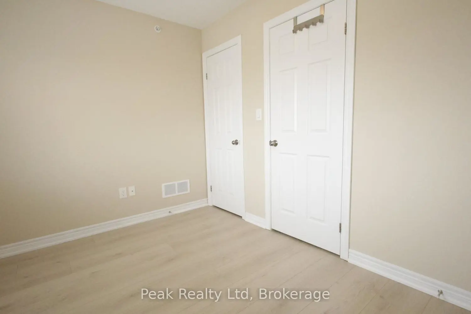 60 Canterbury Drive 25 photo 5
