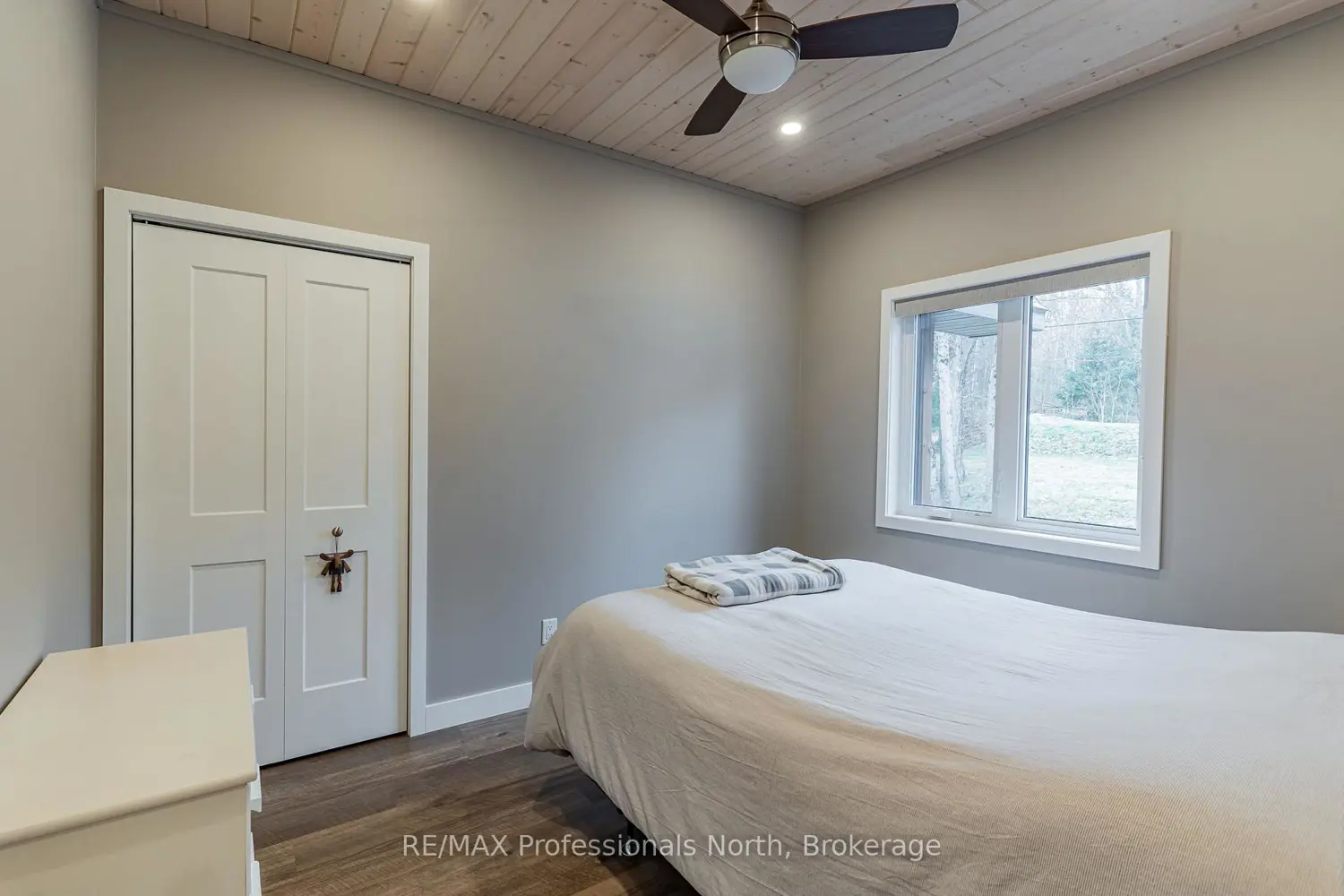 5997 Kennisis Lake Road photo 4