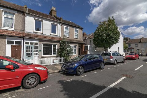 North Avenue, Silver Street Edmonton London N18