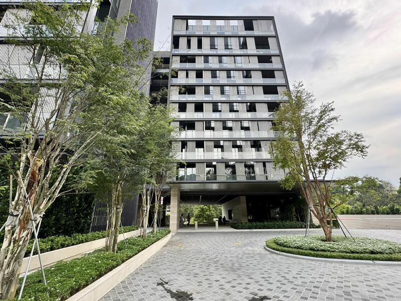 19 Nassim Hill photo 3