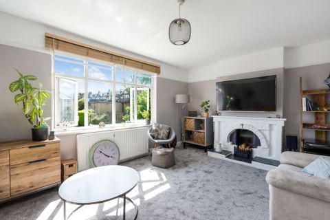 Staines Avenue, Cheam SM3