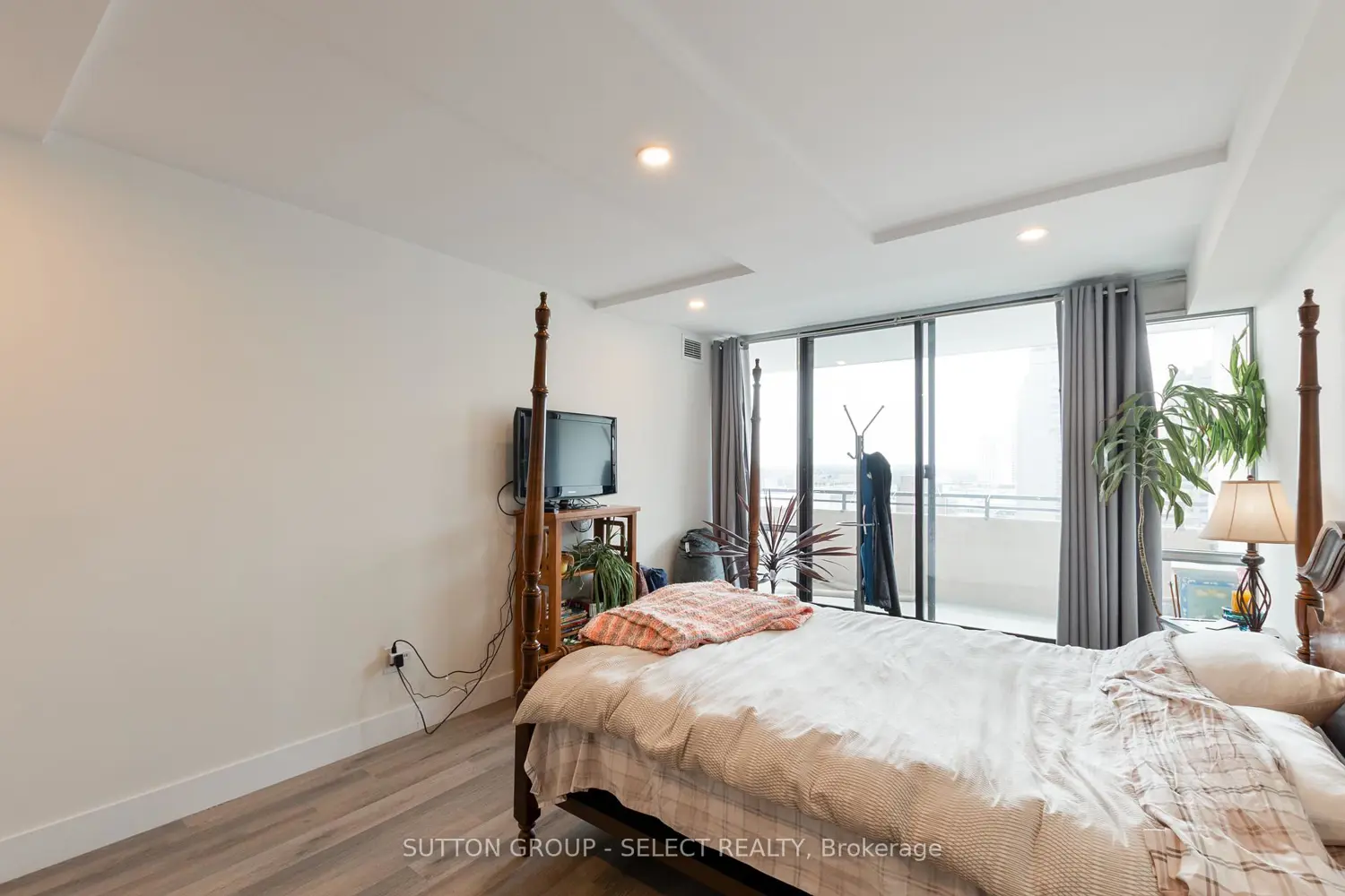 Additional image 10 of 380 King Street 1207