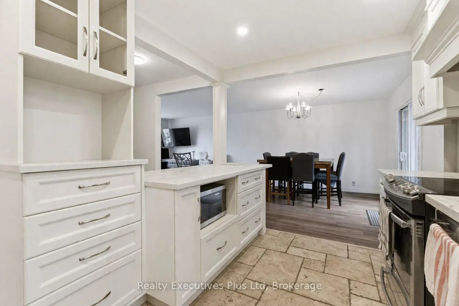90 Western Avenue photo 2