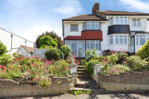 Lansdowne Road, London E4