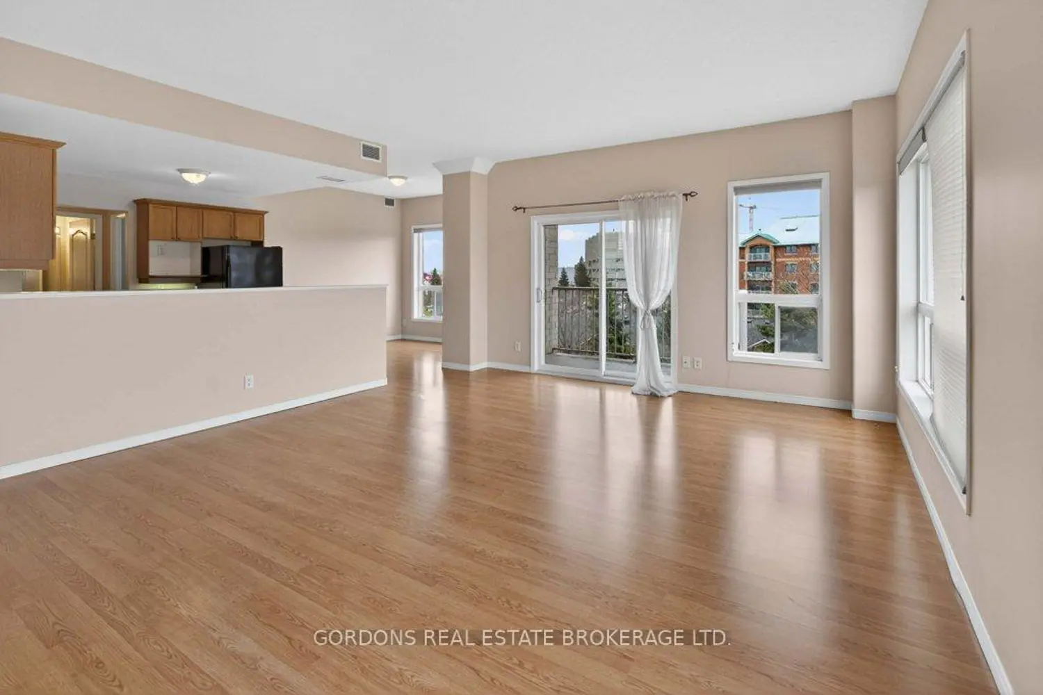 Additional image 11 of 350 Wellington Street 401