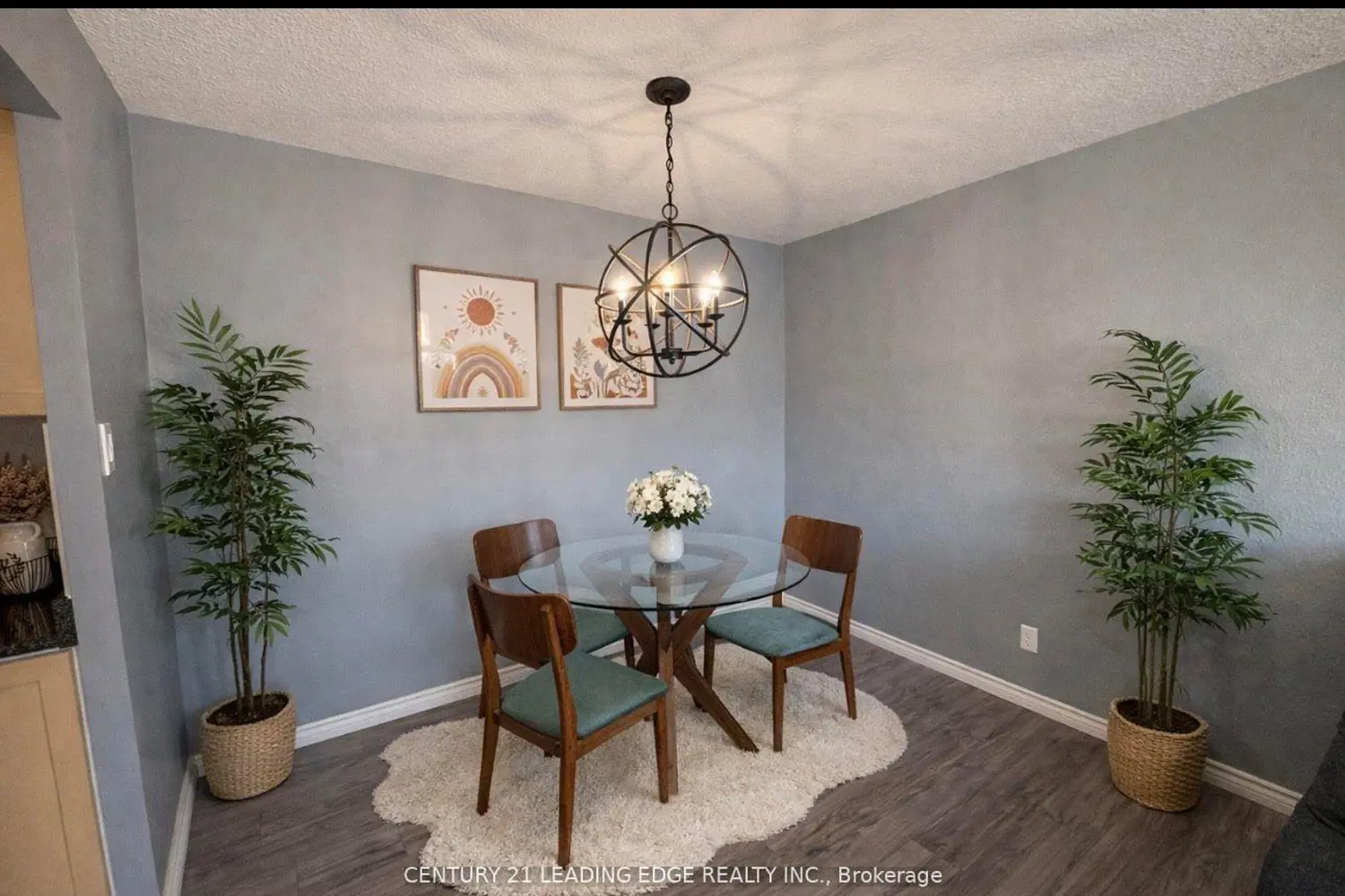 936 Glen Street 209 photo 3