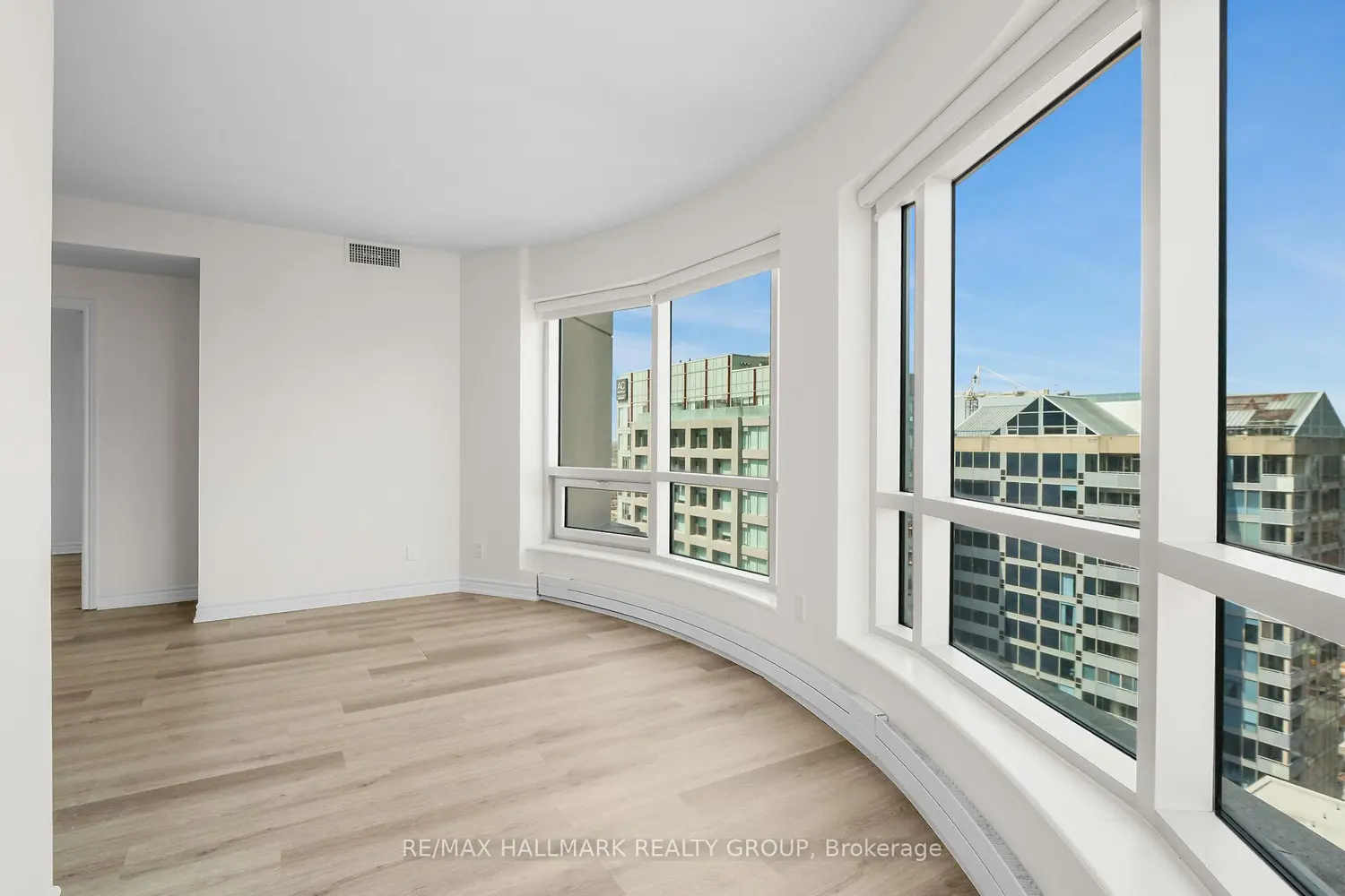 234 Rideau Street 2404 photo 4