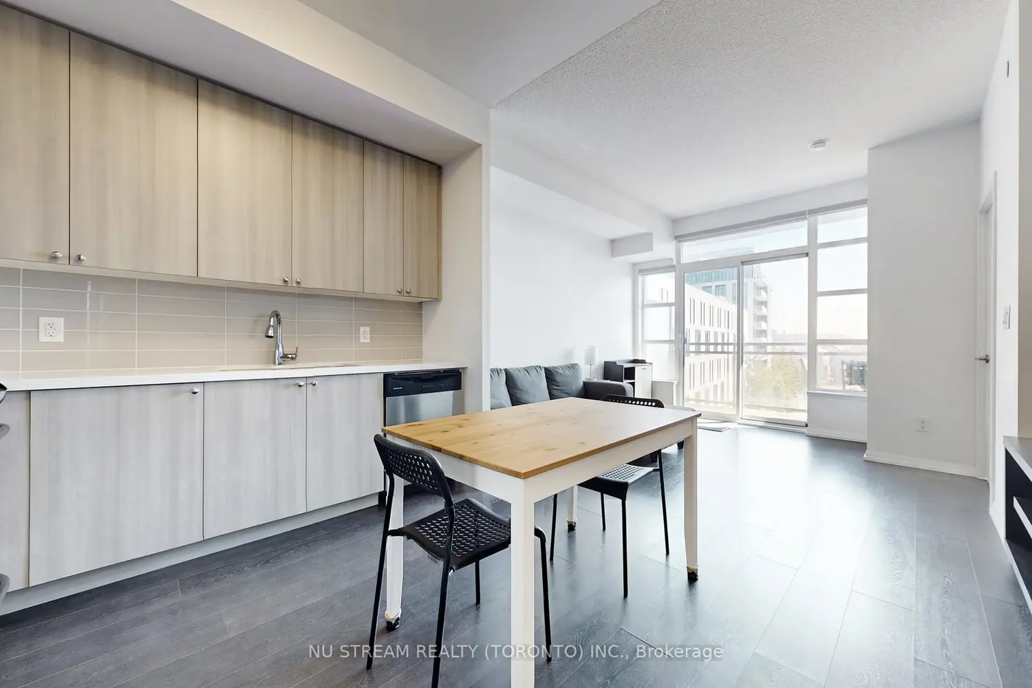 Additional image 4 of 540 Bur Oak Avenue 535