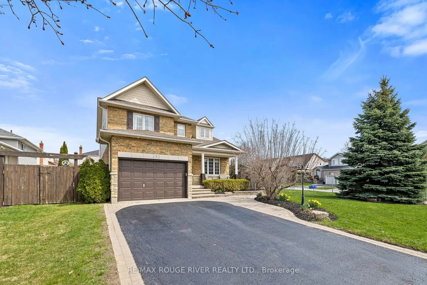 9 Clayton Crescent