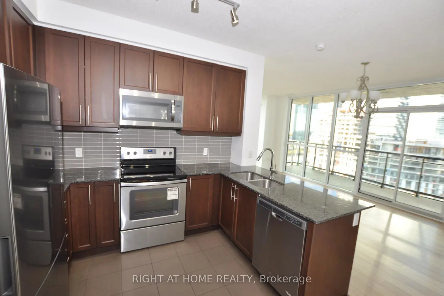 Additional image 11 of 3975 Grand Park Drive 909