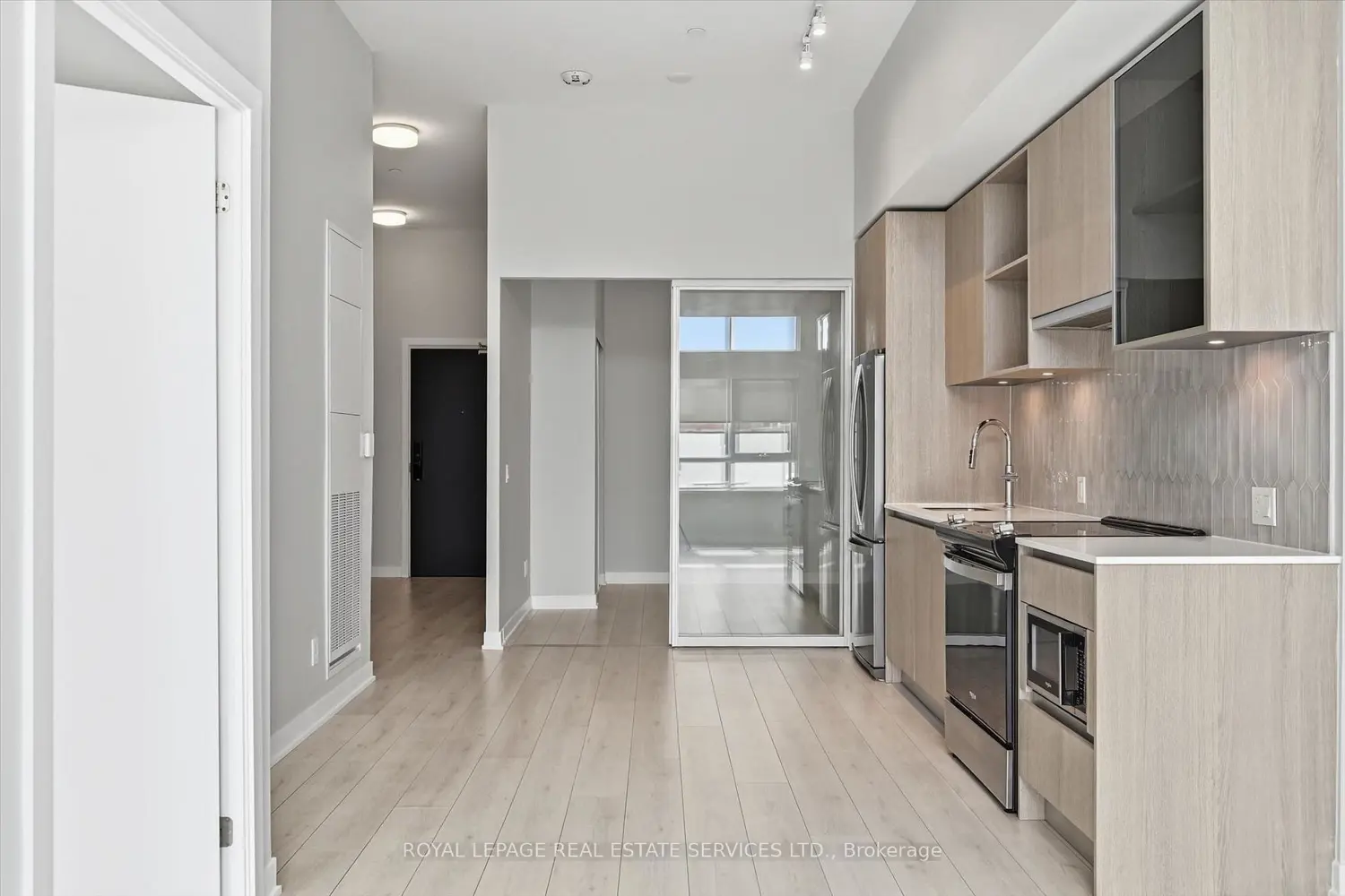 Additional image 9 of 405 Dundas Street 104