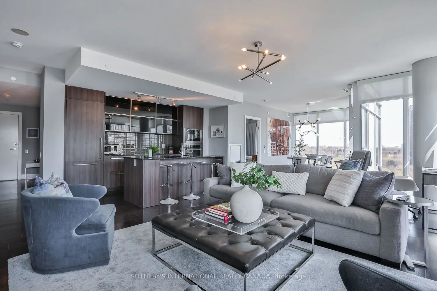 170 Avenue Road 811