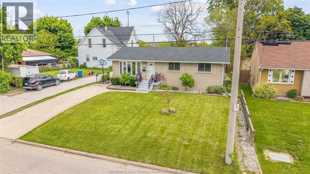 1038 Dot Avenue, Windsor, ON, N9C3H8 photo 2