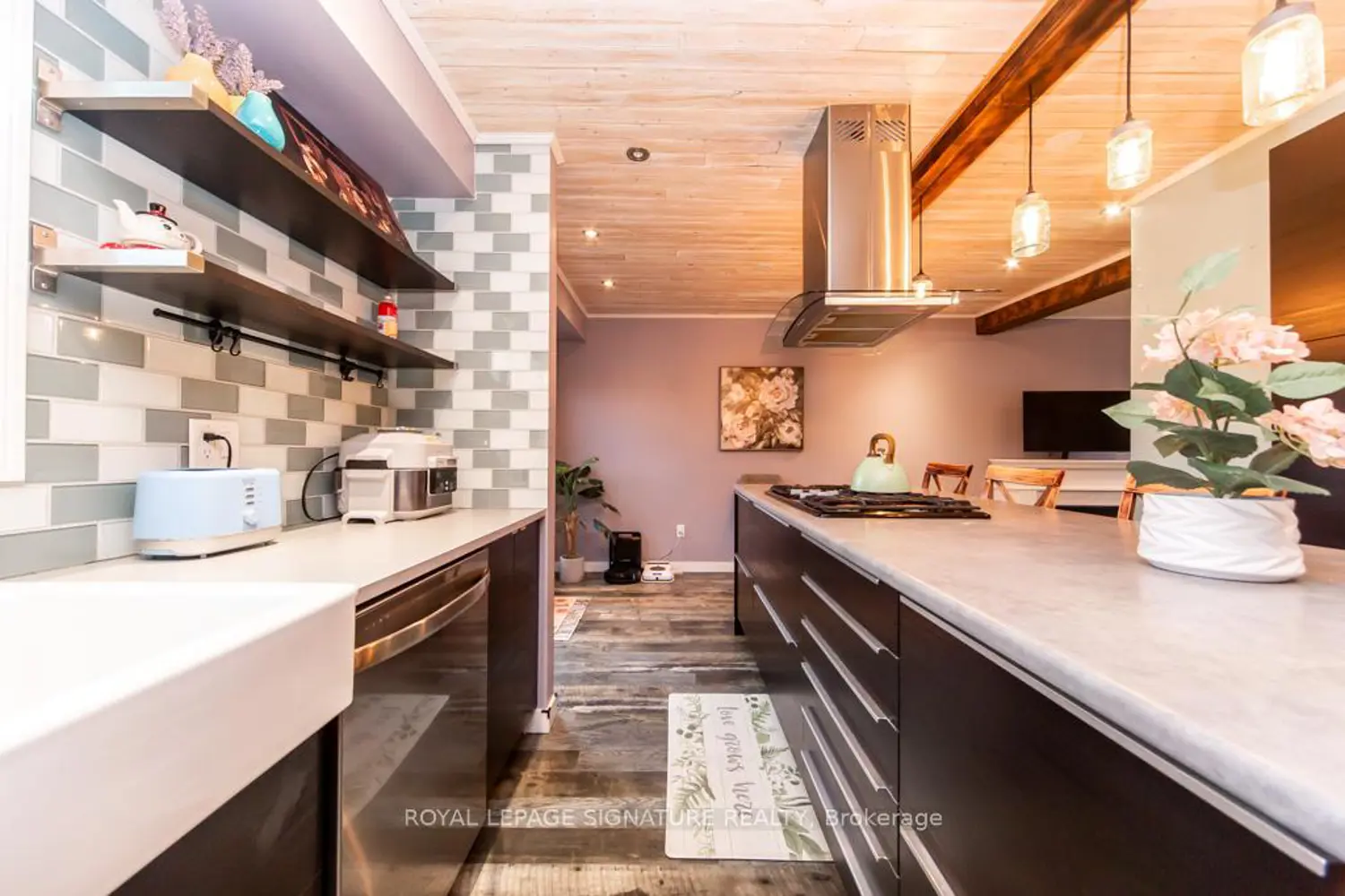 Additional image 8 of 1499 Fenelon Crescent