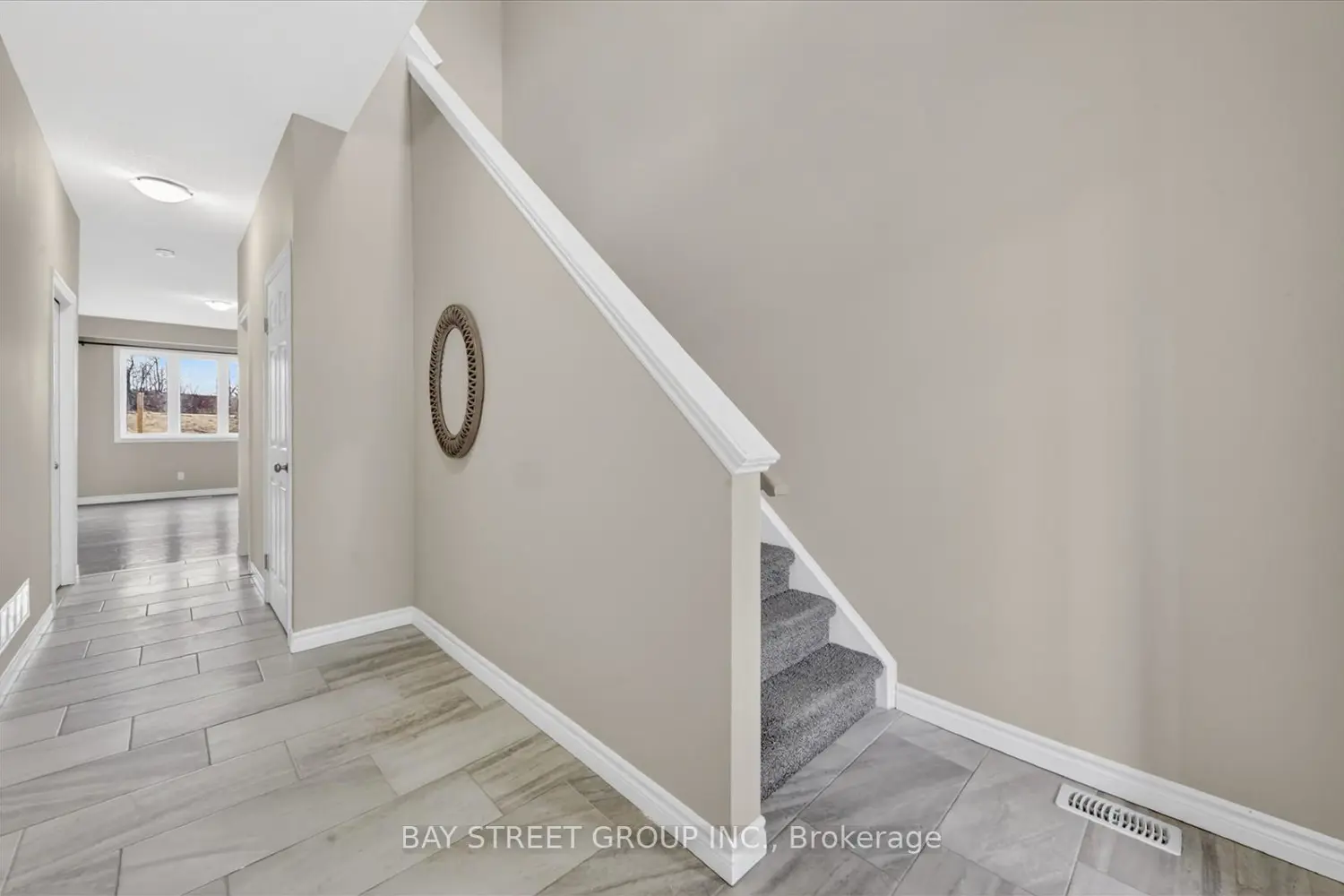 445 Avens Street photo 4