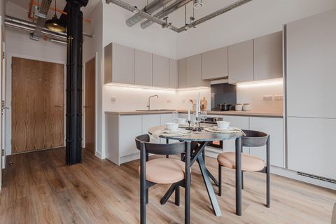 Bradford Road, Manchester M40, New home