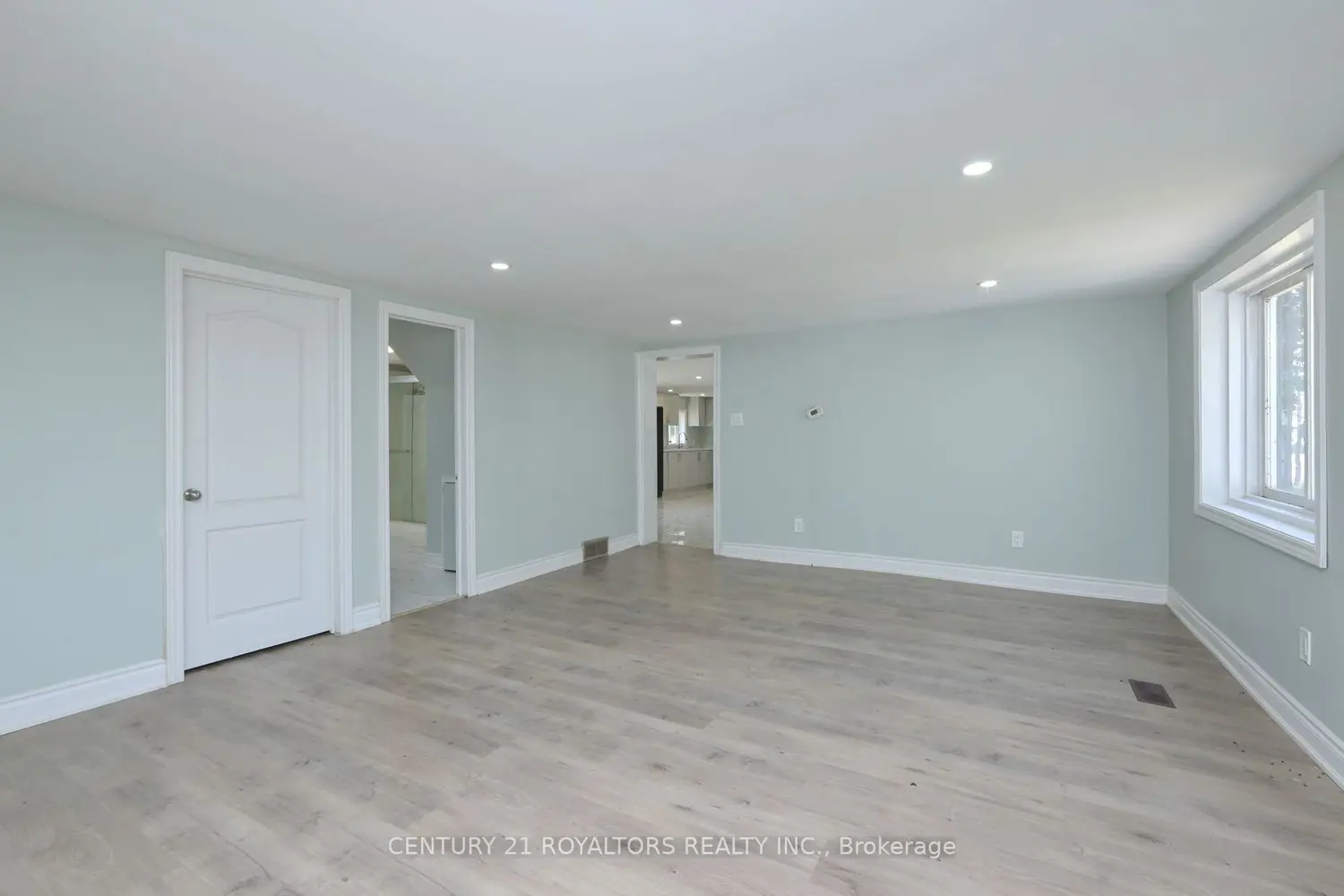 Additional image 9 of 215274 10Th Line