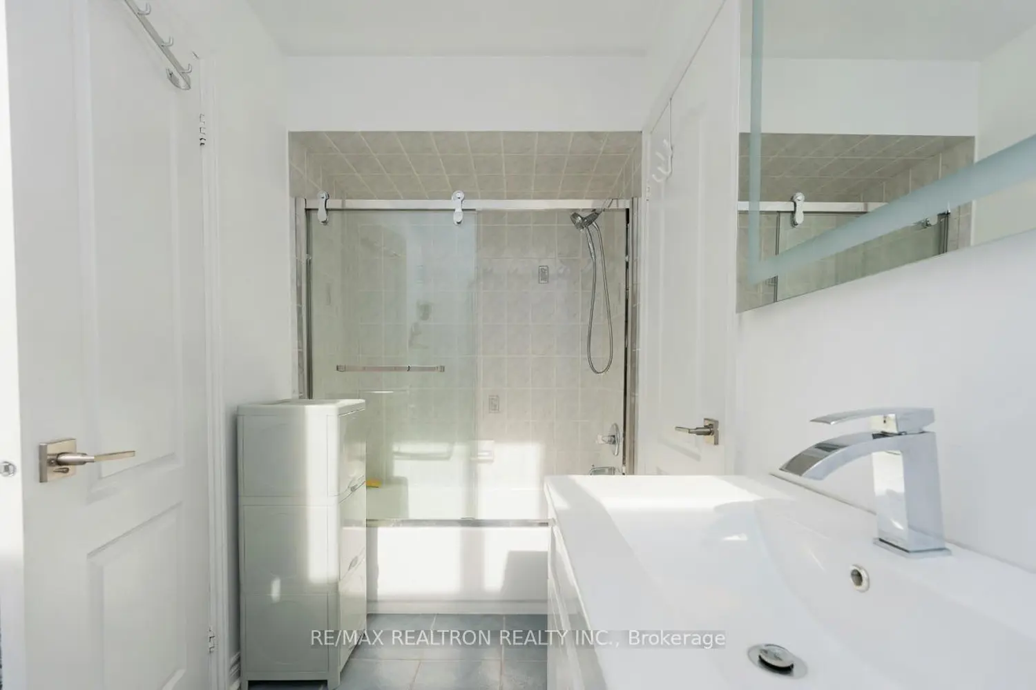 Additional image 10 of 206 Featherstone Avenue