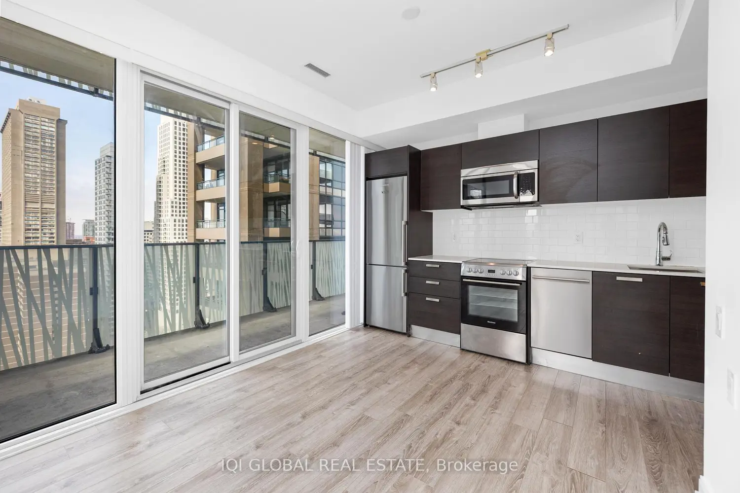 Additional image 7 of 42 Charles Street 2304