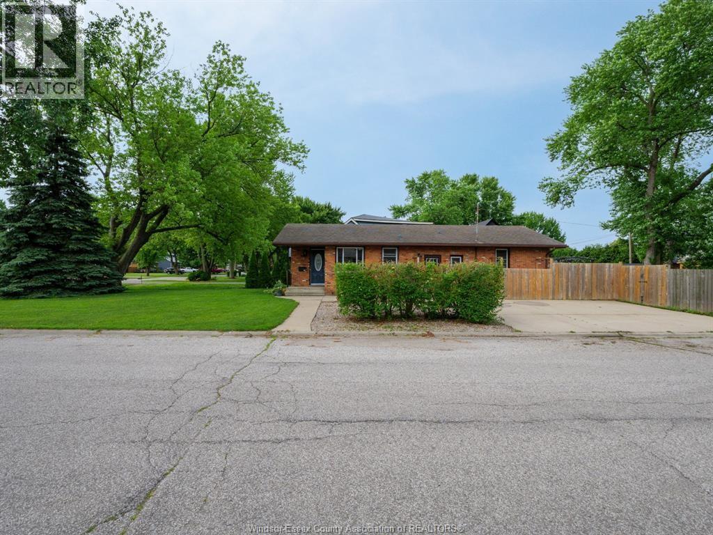 305 Edgewater Boulevard, Tecumseh, ON, N8N2G9 photo 4