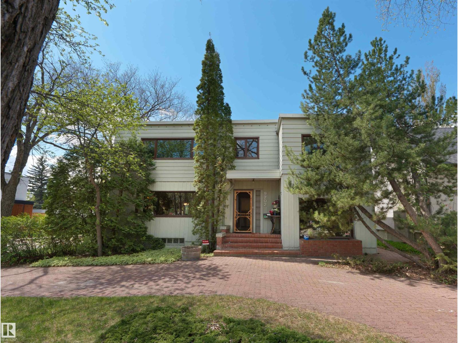 9202 117 Street NW, Edmonton, AB, T6G1S2