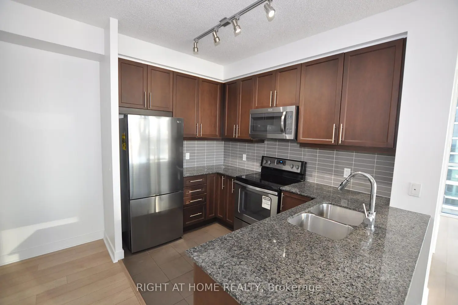 Additional image 12 of 3975 Grand Park Drive 909