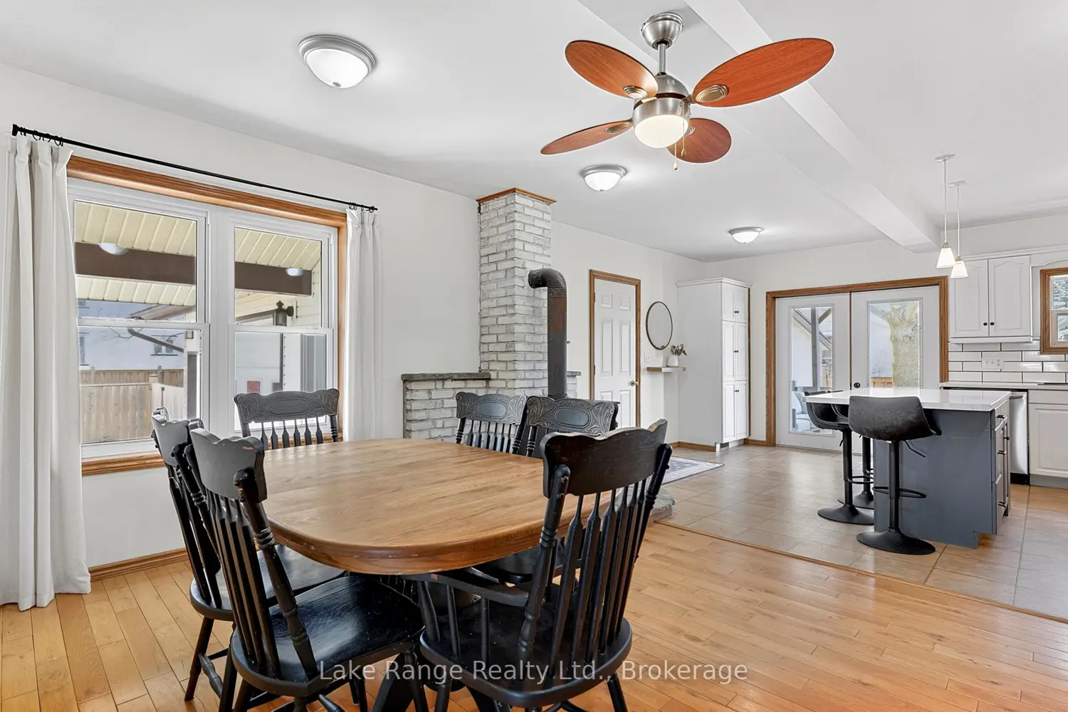 537 Inglis Street photo 5