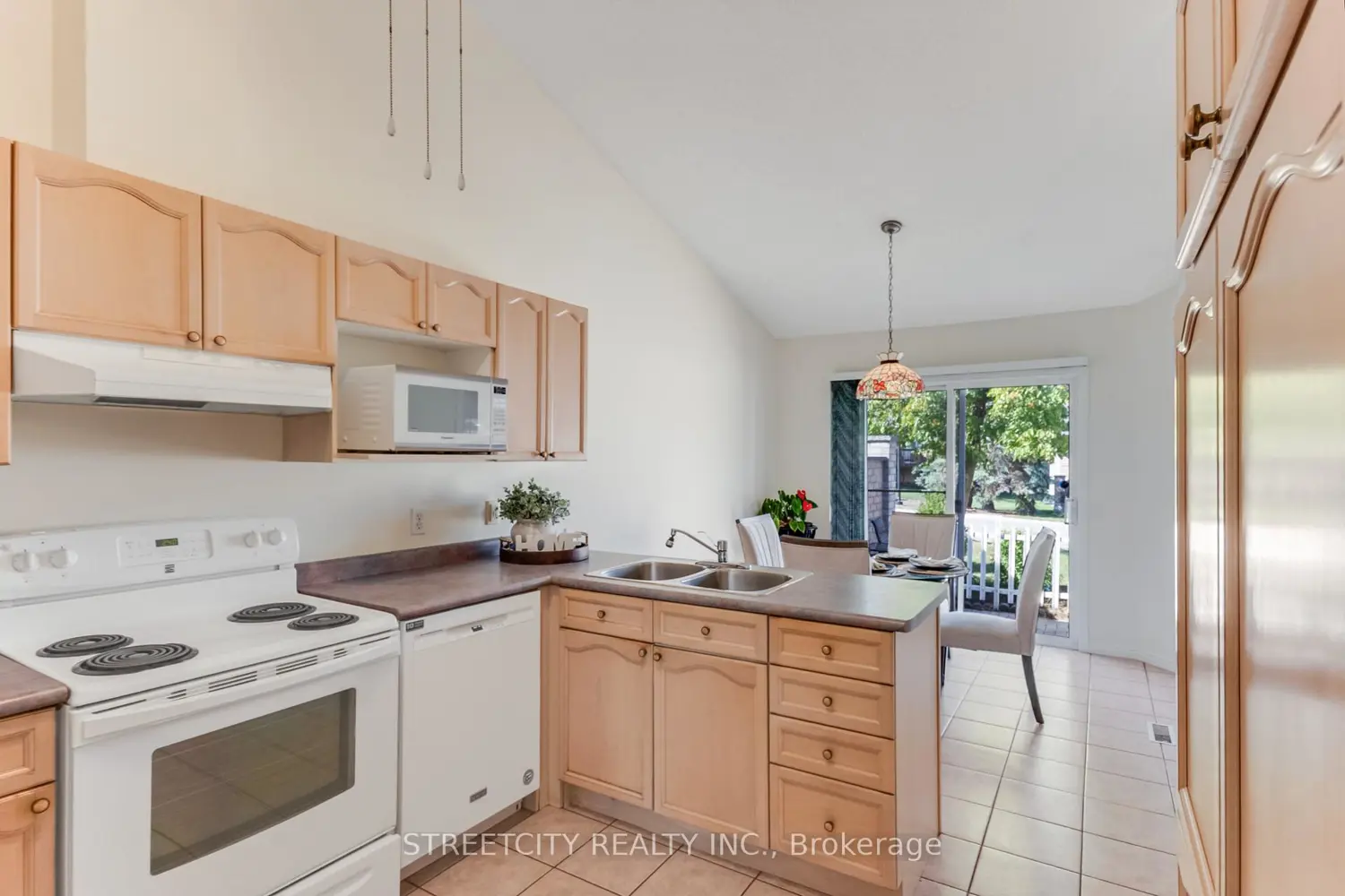 Additional image 6 of 861 Shelborne Street 34